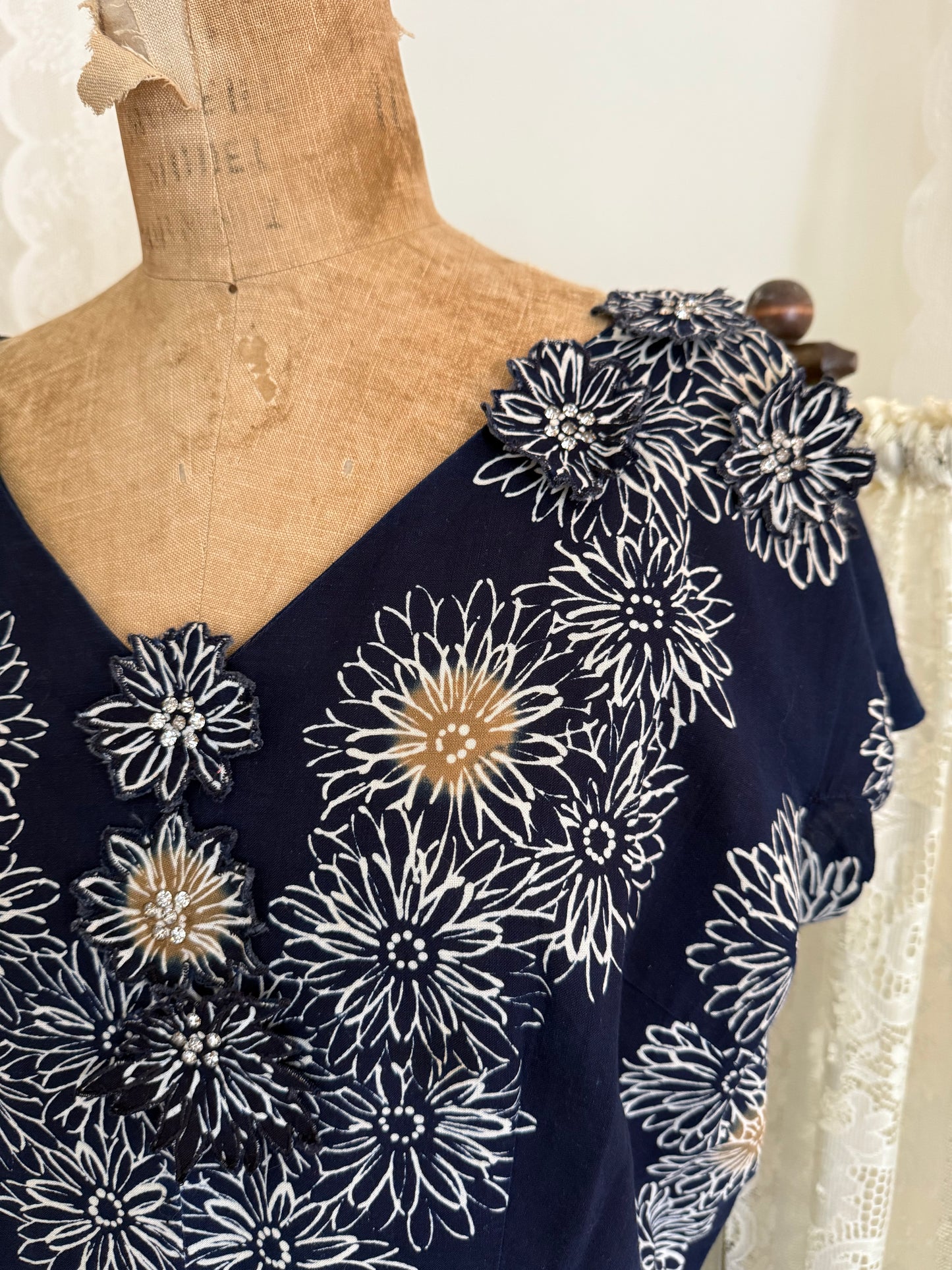 1950s Pauline Lake Hawaiian Cotton 3D Rhinestone Floral Print Dress