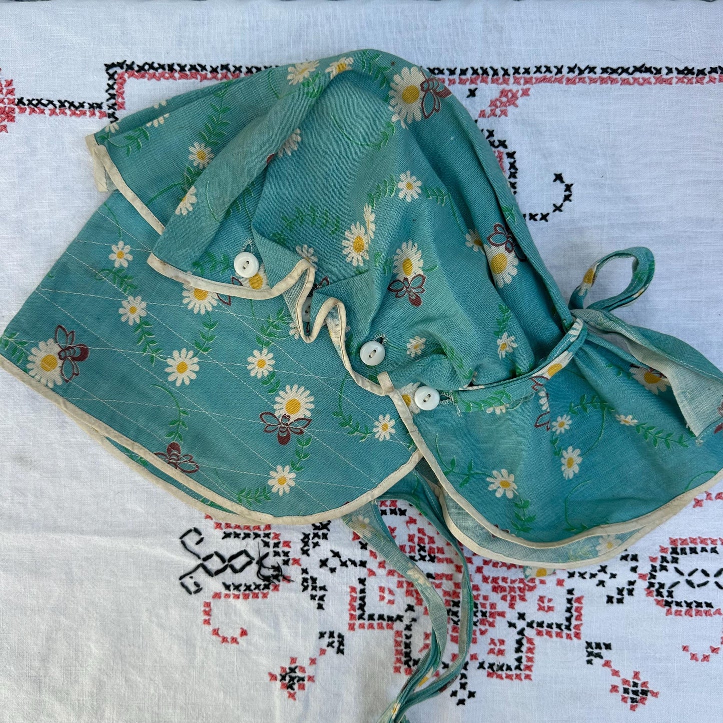 Rare 1930s Cotton Adult Bonnet with Bees and Daisies Print