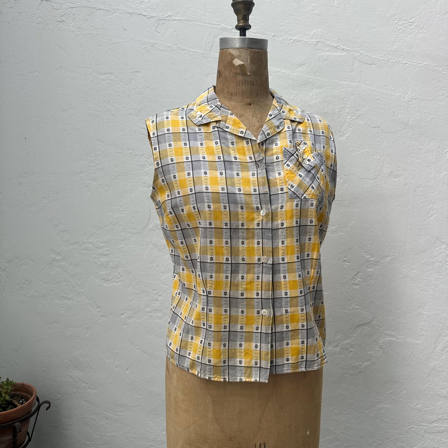 1950s Plaid Cotton Sleeveless Shell Button front Top
