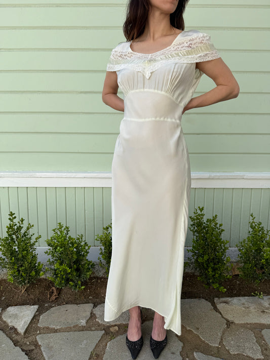 1940s Mint Green Cap Sleeve Lace and Silk Ribbon Trimmed Bias Cut Dress
