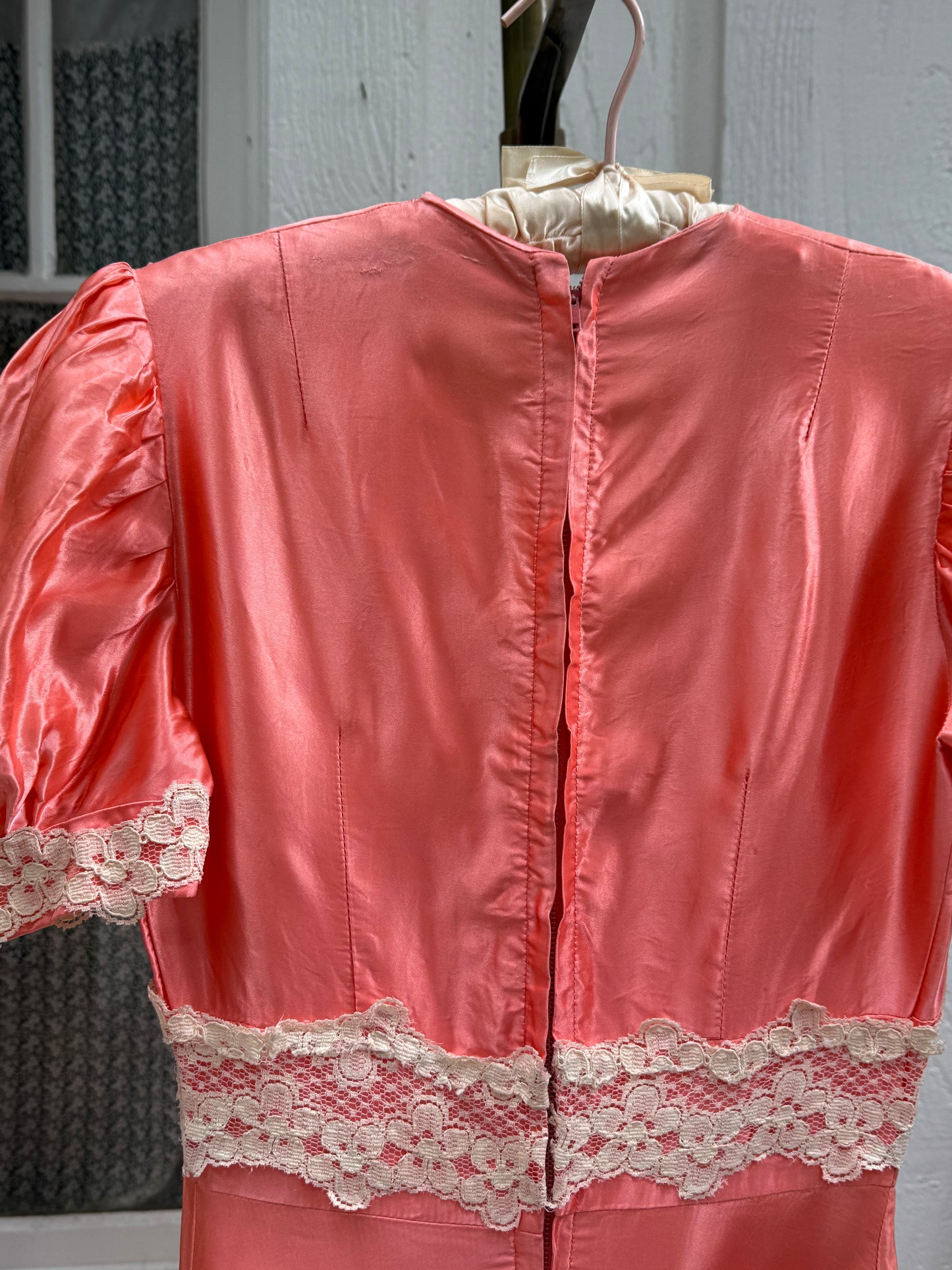 1940s Peach Lace Trimmed Puff Sleeve Gown