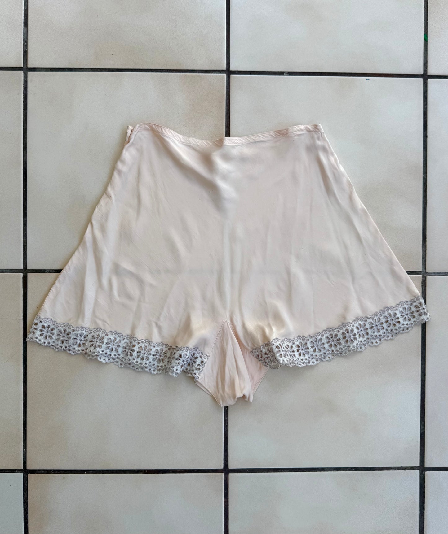 1940s Pale Pink Trim Tap Shorts