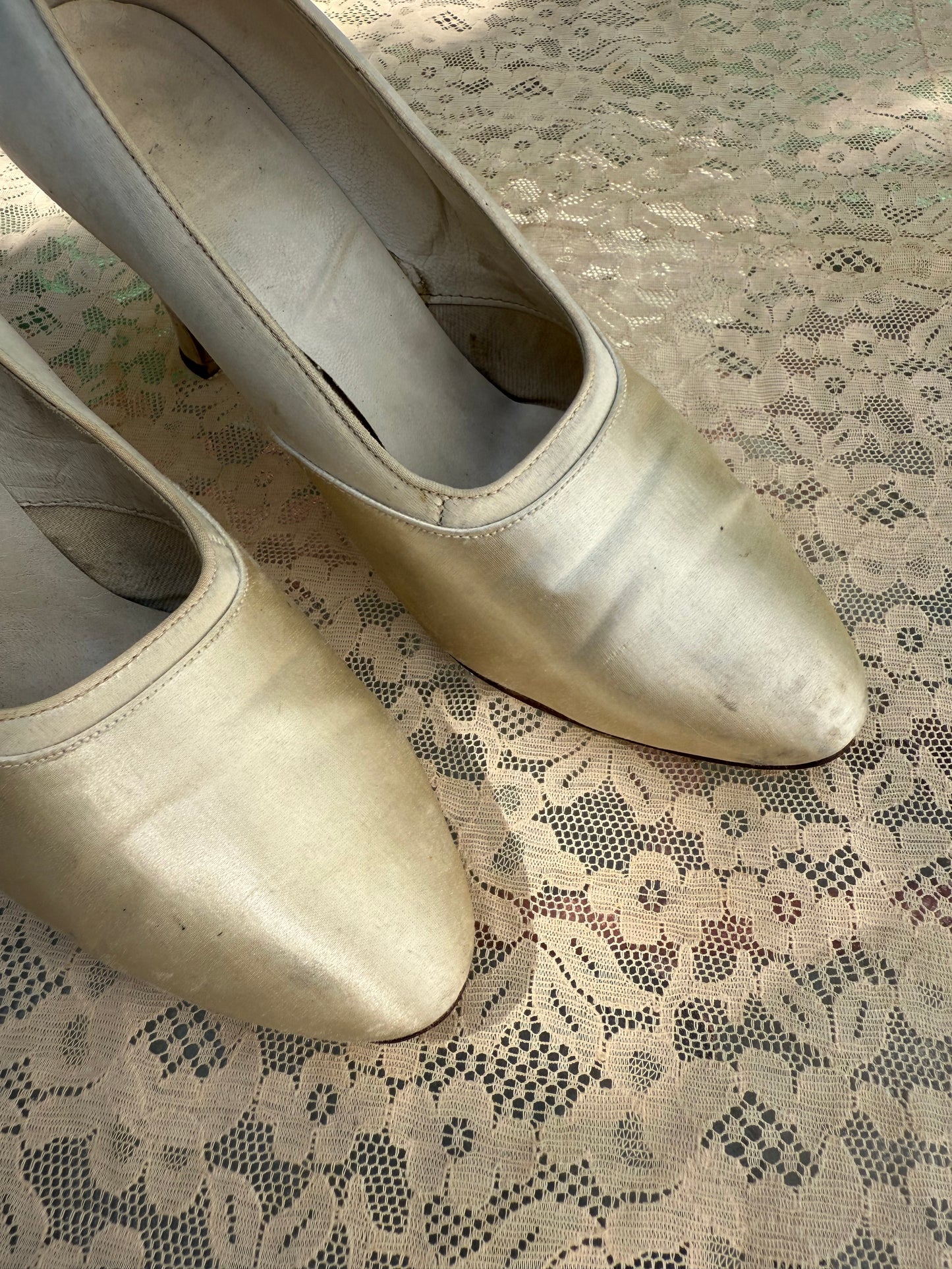 1940s Ivory Satin Bridal Heels 6.5