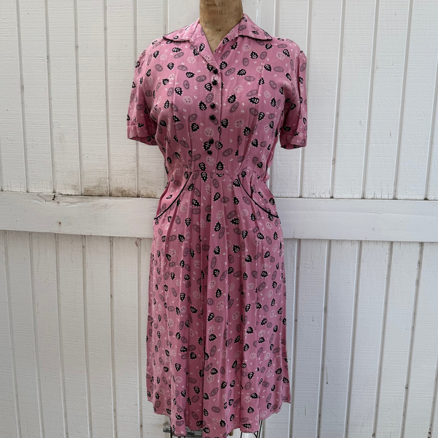 1940s Pink Leaf Print Gabardine Day Dress with Black Piping