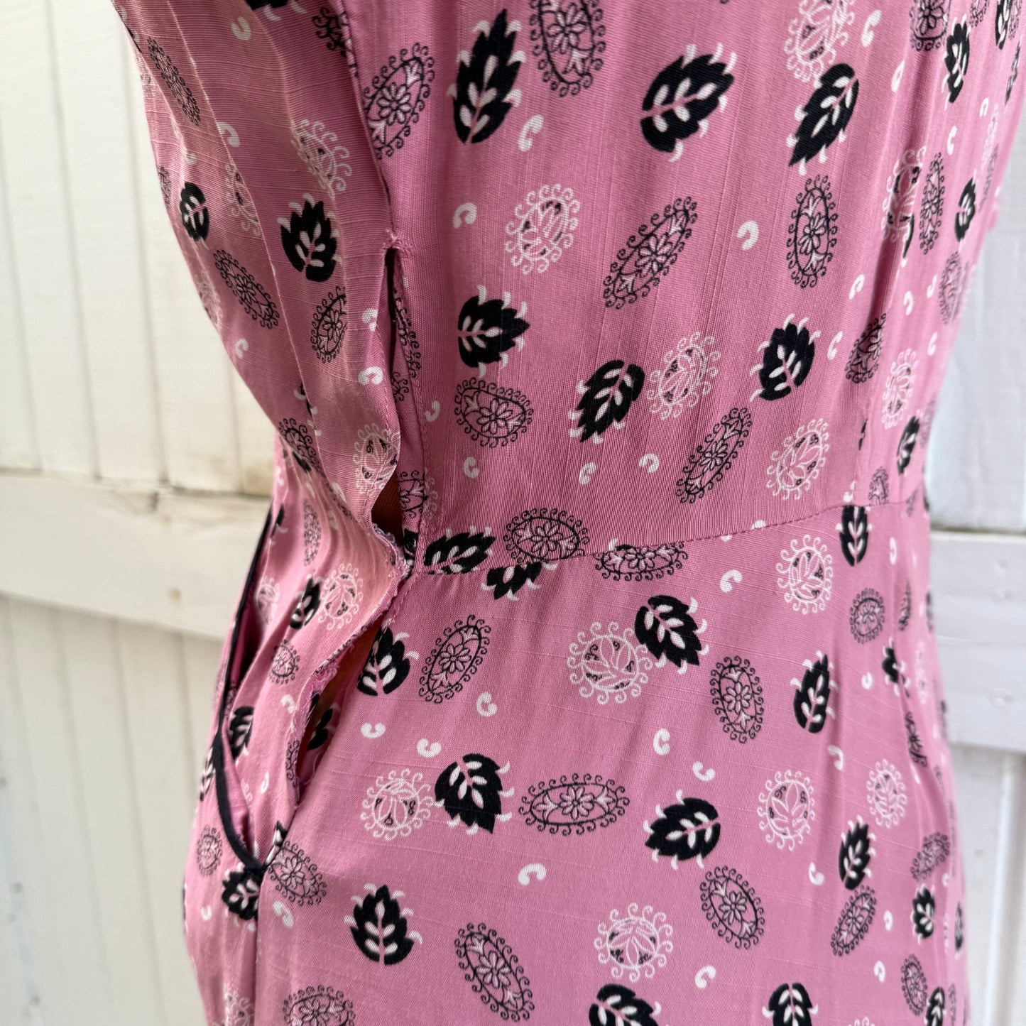 1940s Pink Leaf Print Gabardine Day Dress with Black Piping