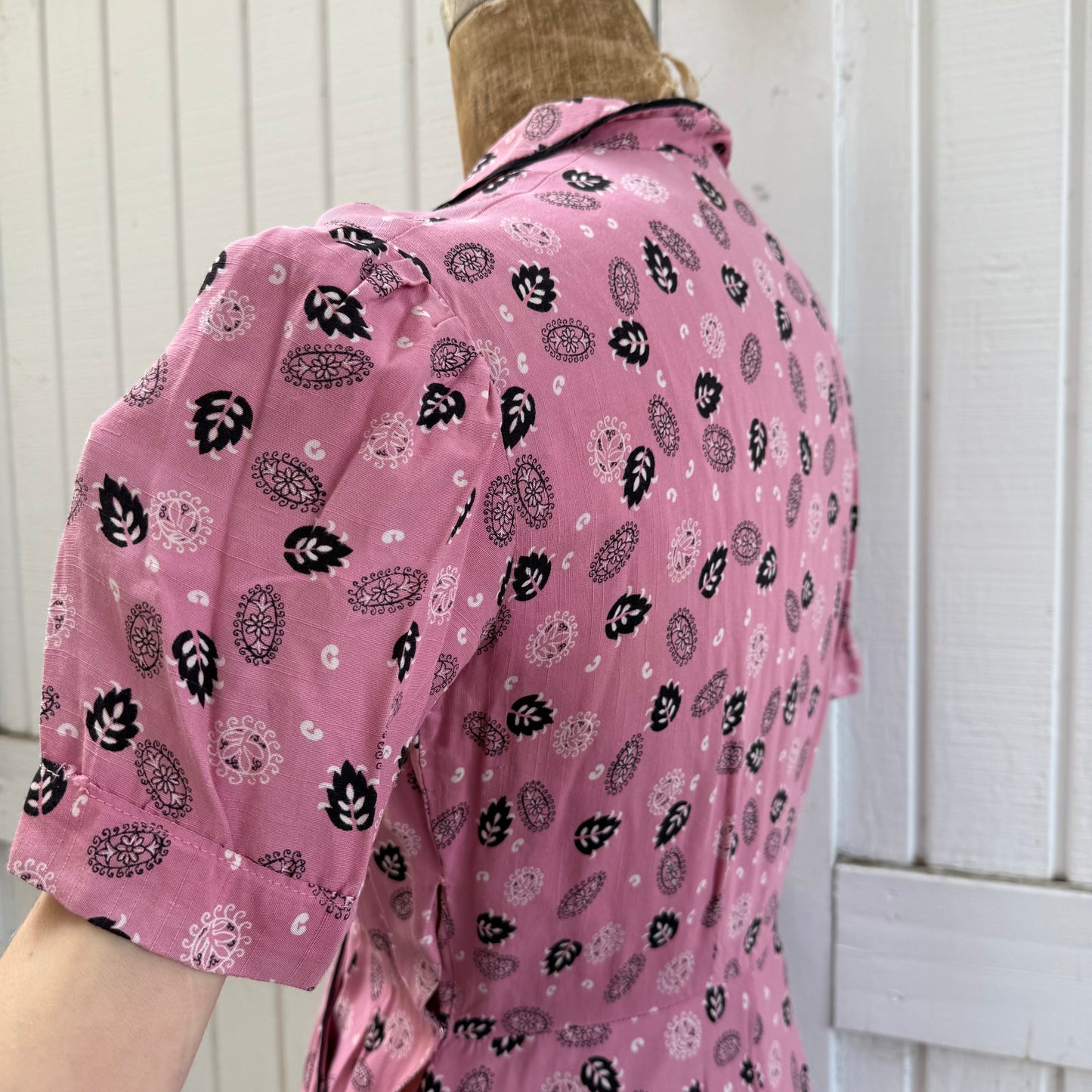 1940s Pink Leaf Print Gabardine Day Dress with Black Piping