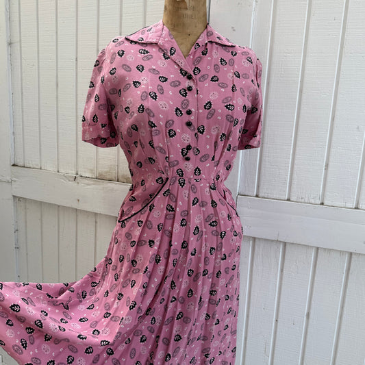 1940s Pink Leaf Print Gabardine Day Dress with Black Piping