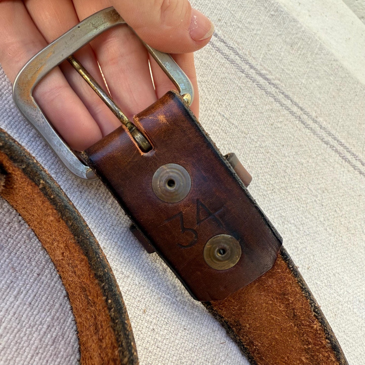 1970s Tooled Brown Leather Belt sz.34