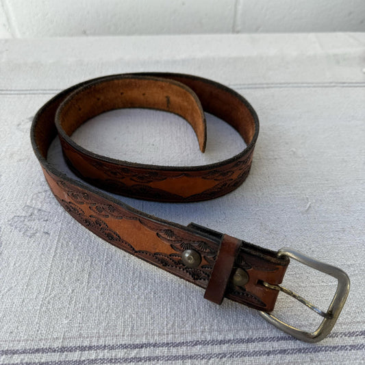 1970s Tooled Brown Leather Belt sz.34