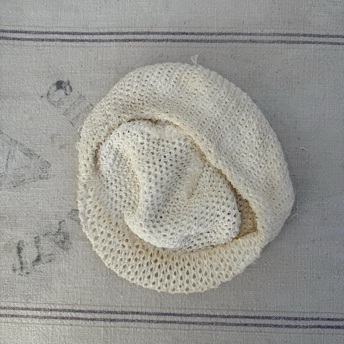 1950s White Crochet Newsboy Hat Cap with Pom Pom