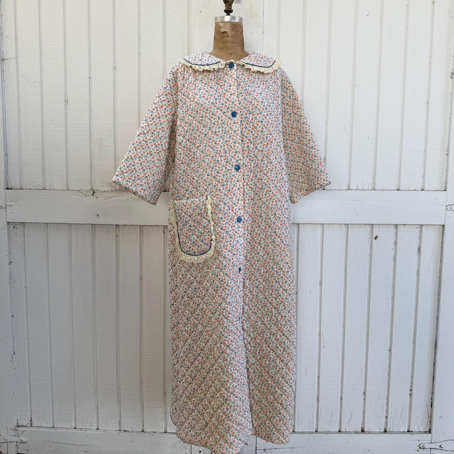 1960s Ditsy Floral Laced Trimmed Long Quilted House Coat