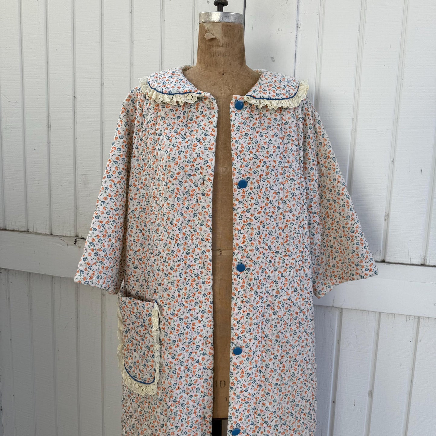 1960s Ditsy Floral Laced Trimmed Long Quilted House Coat
