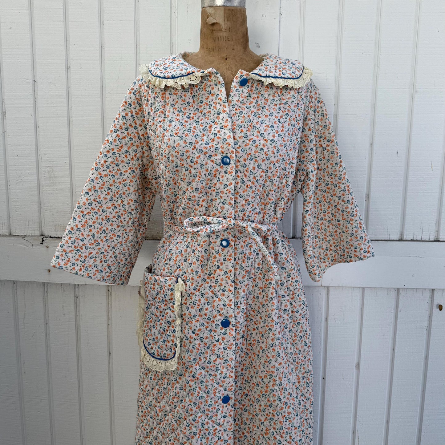 1960s Ditsy Floral Laced Trimmed Long Quilted House Coat