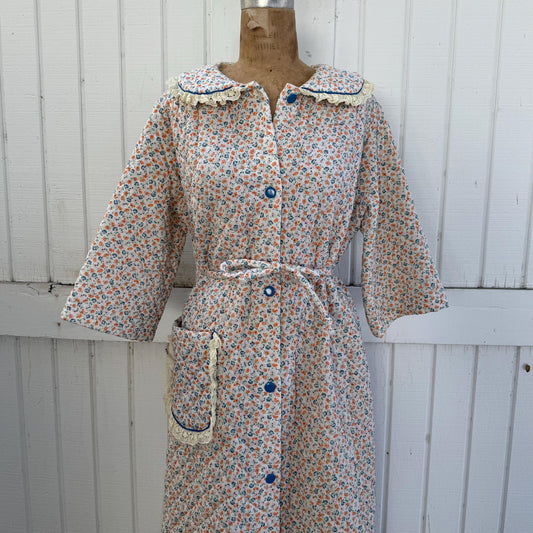 1960s Ditsy Floral Laced Trimmed Long Quilted House Coat
