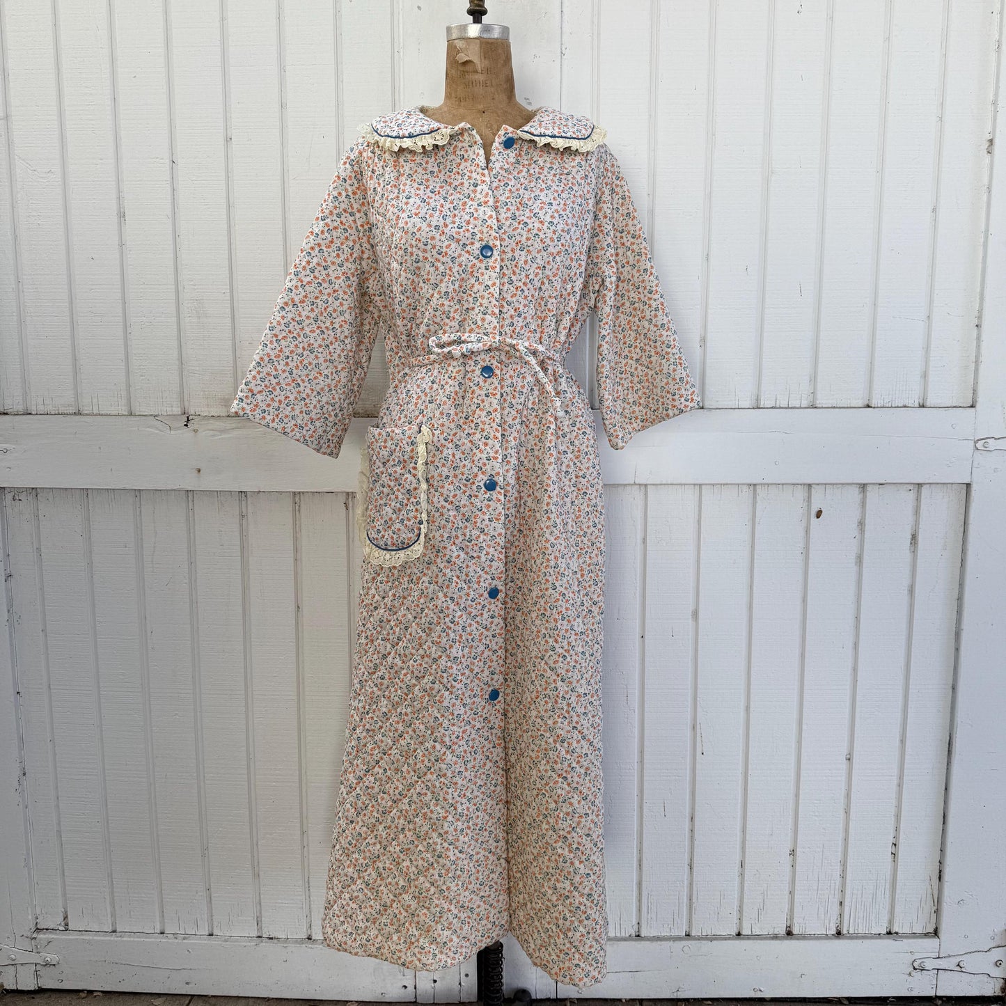 1960s Ditsy Floral Laced Trimmed Long Quilted House Coat