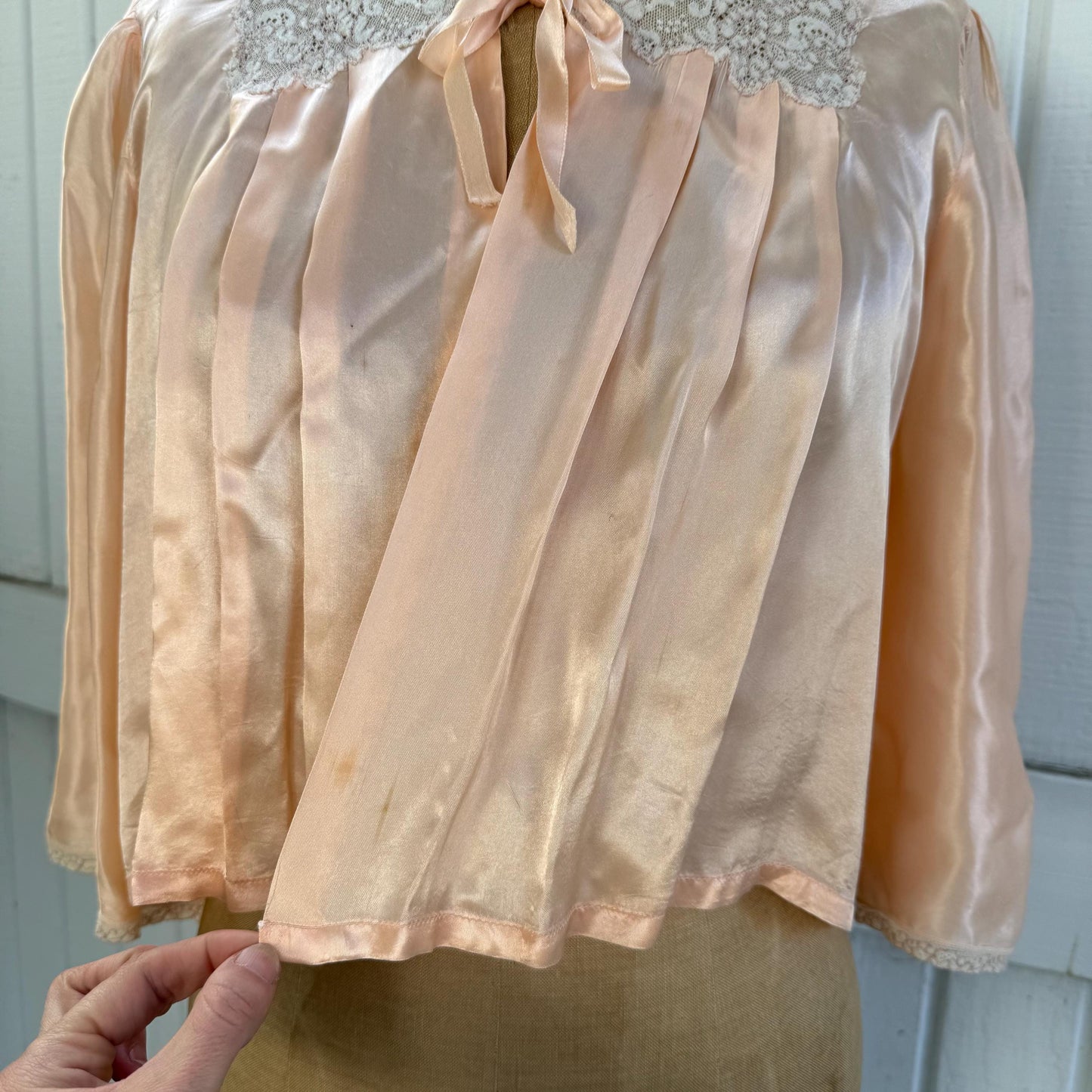 1940s Pink Lace Trimmed Silk Rayon Pleated Bed Jacket M As-Is