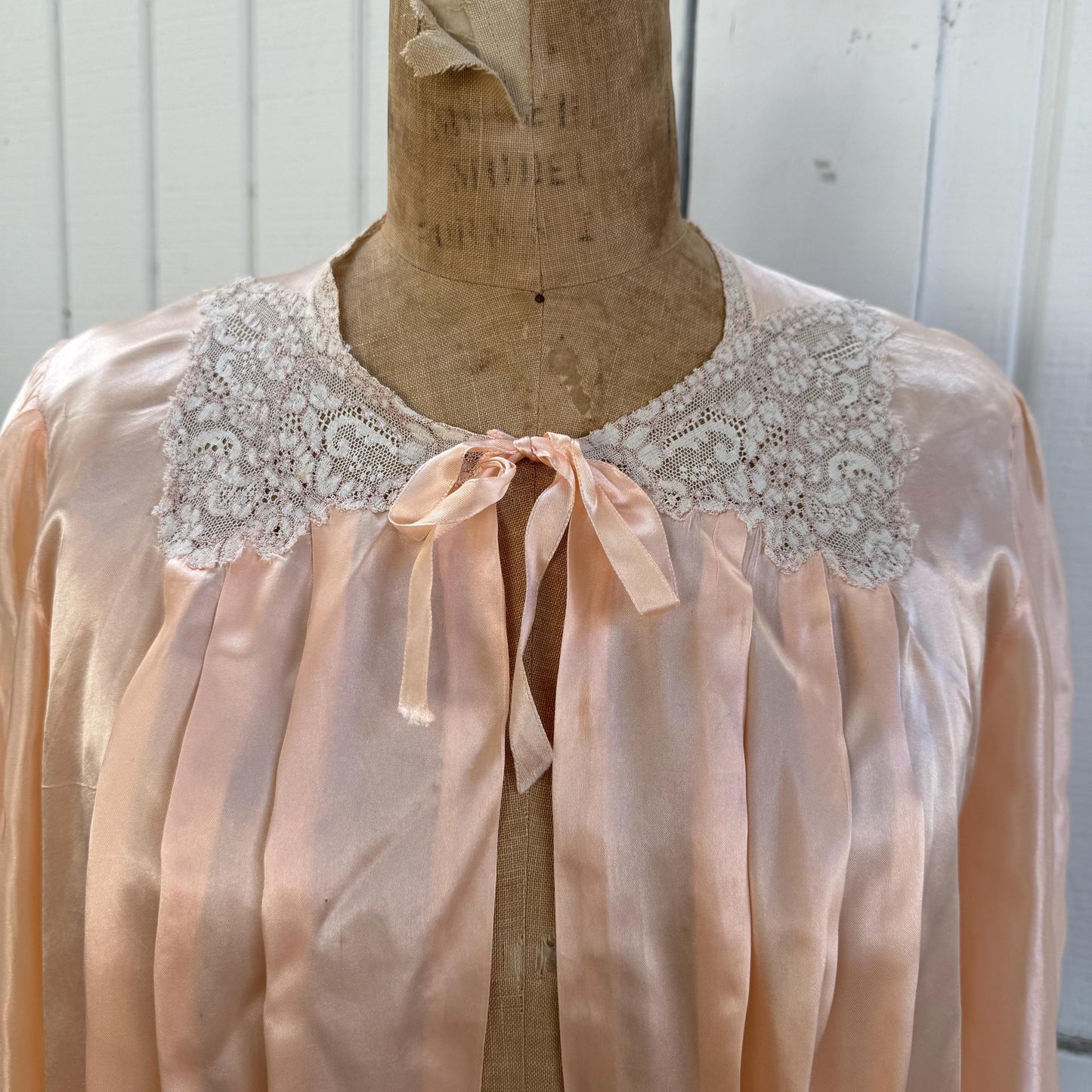 1940s Pink Lace Trimmed Silk Rayon Pleated Bed Jacket M As-Is
