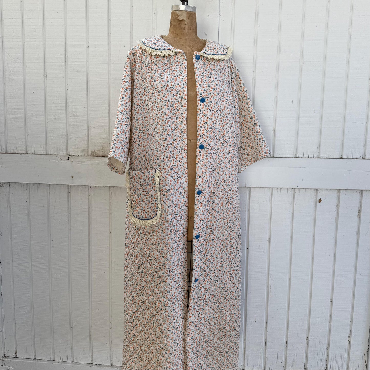 1960s Ditsy Floral Laced Trimmed Long Quilted House Coat
